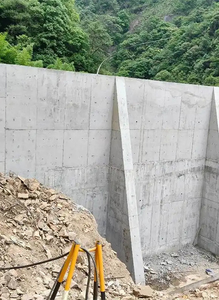 洛阳老城区重力式挡土墙
